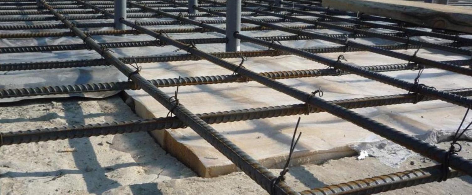 Каркас ленточного фундамента 600х300. Арматура для фундамента. Арматурный каркас для плитного фундамента. Арматура какую выбрать. Арматурный блок фундаментной плиты.