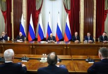 «Нужно найти гибкое, правильное решение»: Путин поручил доработать меры поддержки многодетных семей