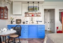 Эклектичная студия 25 м² в Крылатском: винтаж и французский шик