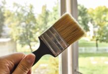 Как покрасить пластиковые окна: советы по выбору краски и пошаговая инструкция