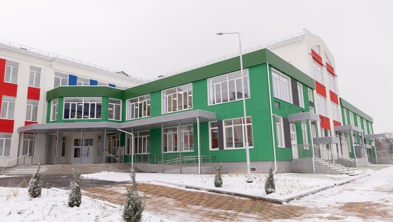 В Симферопольском районе Крыма за 915 млн рублей построили школу на 600 мест