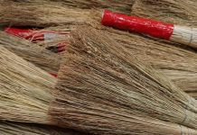 Из чего делают веники для подметания и как связать веник самому: советы и инструкция