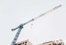 В Омске оштрафовали подрядчика за задержки в строительстве школы в Ясной Поляне