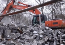 В Самаре начали снос аварийного дома на улице Вятской