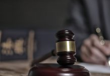 Во Владивостоке чиновников наказали за махинации с документами на жильё для сирот