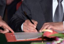 Омские власти расторгли контракты с «Домостроем» на ремонт двух школ