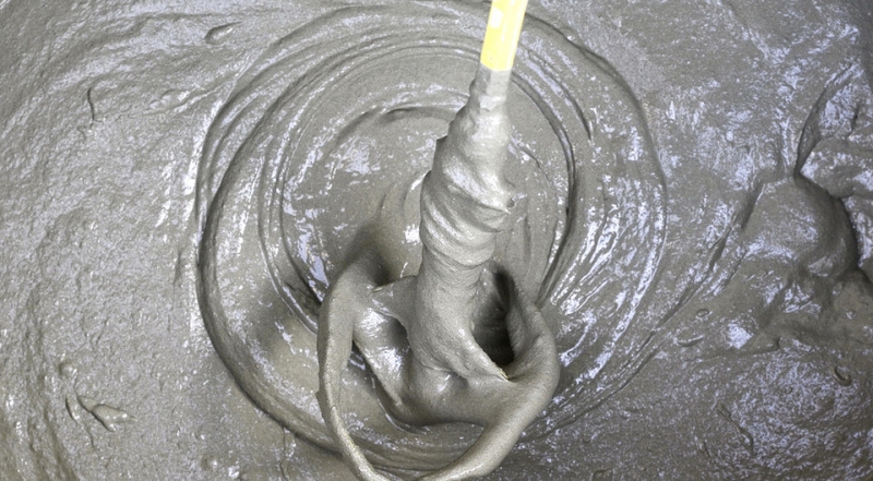 Жидкое стекло для бетона: особенности применения и способы использования