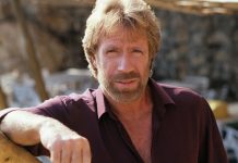 «Я не старею. Я перехожу на новый уровень»: умер актёр и мастер боевых искусств Чак Норрис