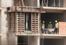 Около 15% жилья в России строится с переносом сроков ввода