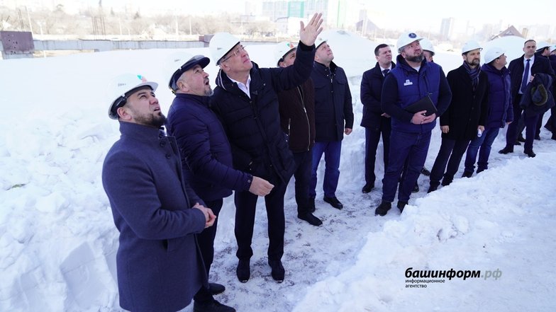 Радий Хабиров проинспектировал строительство соборной мечети «Ар-Рахим»