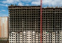 Риски недостаточного спроса на новостройки нашли в трети регионов России