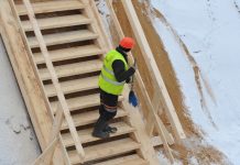 В Казани начали реконструкцию поликлиники-долгостроя на улице Толстого