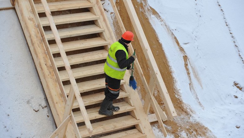В Казани начали реконструкцию поликлиники-долгостроя на улице Толстого