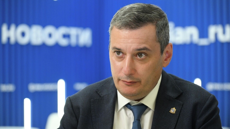 Александр Хинштейн на стенде РИА Новости на ПМЭФ-2025