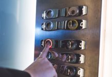 Адвокат Борзенко предупредила, чем может грозить перевоз стройматериалов в лифте