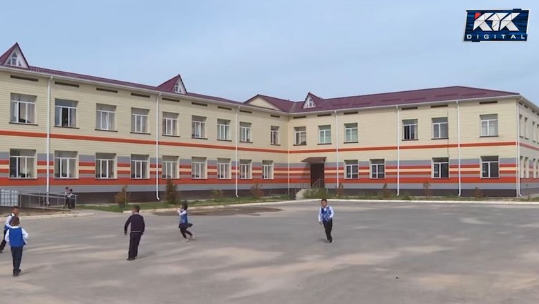 Построенная три года назад школа разваливается на юге Казахстана