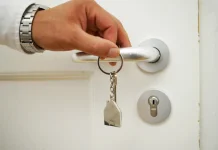 Риелторы вошли в число специальностей с наибольшим ростом зарплат в Петербурге