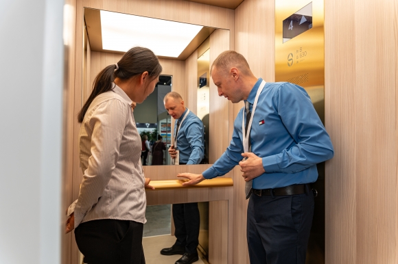 ЩЛЗ представил новую модель лифта на выставке Kazakhstan Machinery Fair