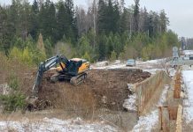 В Свердловской области обустраивают временный объезд разрушенного паводком моста