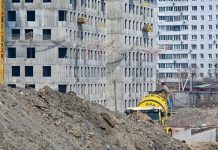 Во Владивостоке во время стройки повредили памятник «Батарея “Соболь”