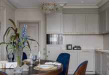 Неоклассика в Самаре: квартира 129 м² с акцентами благородного синего