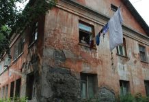 В Симферополе разрушается столетний многоквартирный дом
