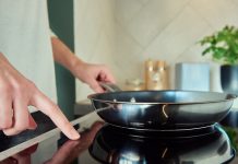 Как пользоваться электрической плитой: советы для моделей с сенсорным и механическим управлением