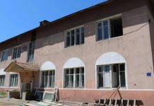 В Иркутске приступили к сносу аварийного здания на улице Афанасьева