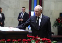 «Это был человек, преданный России»: Путин посетил церемонию прощания с Сергеем Ивановым