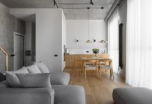 Двухуровневая квартира «в бетоне» 96 м² для молодой пары