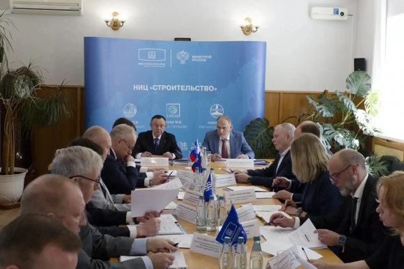 Файзуллин провел рабочее совещание по развитию научной составляющей стройотрасли