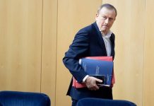 Губернатор Ленобласти обратился в прокуратуру из-за стройки в Мурино