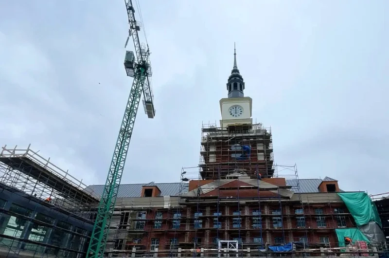 На 60-метровой башне кампуса в Калининграде установят часы