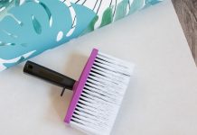 Как клеить виниловые обои: инструкции для рулонов на бумажной и флизелиновой основе