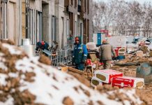 В Омске начали строительство апарт-отеля на месте бывшего картодрома ДОСААФ