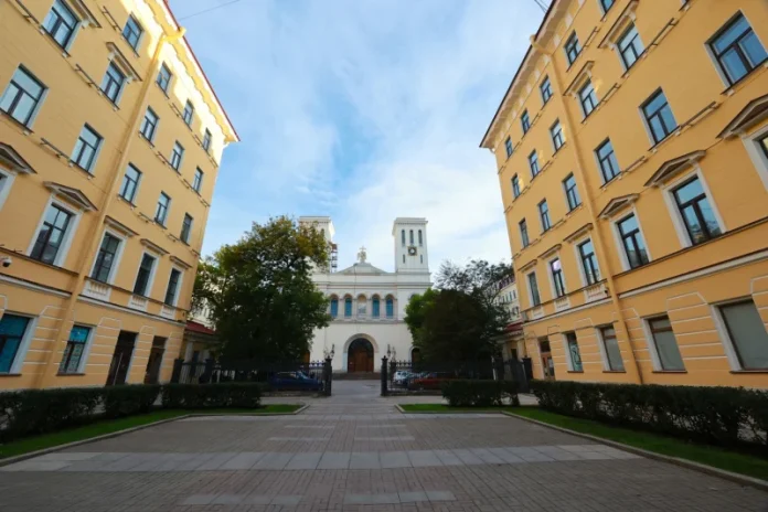 v-peterburge-na-god-ranshe-otremontirovali-istoricheskie-zdanija-na-nevskom-prospekte-ecd03e2.webp