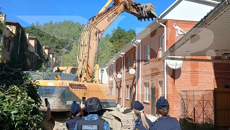 Под Туапсе сносят коттеджный поселок рядом с домами семьи экс-судьи Хахалевой